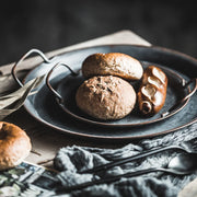 European Retro Metal Plate With Handle Handcrafted Round Wrought Vintage Storage Bread Tray Home Decoration Garden Restaurant