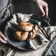 European Retro Metal Plate With Handle Handcrafted Round Wrought Vintage Storage Bread Tray Home Decoration Garden Restaurant